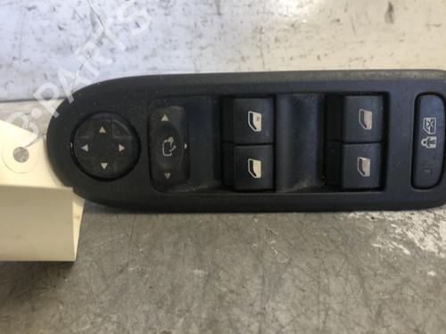 Used Left front window switch Left front window switch CITROËN C5 III (RD_) [2008-2017] 34299584 34299584