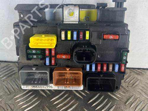Used Fuse box Fuse box 39583060 39583060