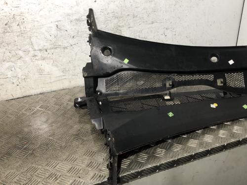 Griglia sotto parabrezza Griglia sotto parabrezza PEUGEOT 208 I (CA_, CC_) [2012-2021] 34299686 34299686