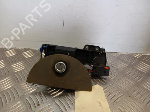 Bagagerumshåndtag Bagagerumshåndtag OPEL CORSA C (X01) 1.0 (F08, F68) (58 hp) 34300521 34300521