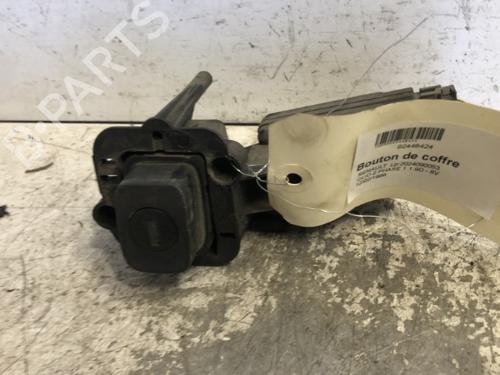 switch-renault-clio-ii-bb_-cb_-1998-1999-2000-2001-2002-2003-2004-2005-2006-2007-2008-2009-2010-2011-2012-2013-2014-2015-2016-34299529 main image