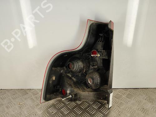 right-taillight-volvo-xc90-i-275-2002-2003-2004-2005-2006-2007-2008-2009-2010-2011-2012-2013-2014-2015-40200116 main image