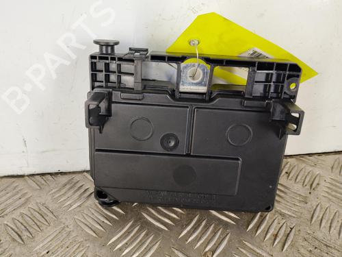 Used Fuse box Fuse box 37452667 37452667