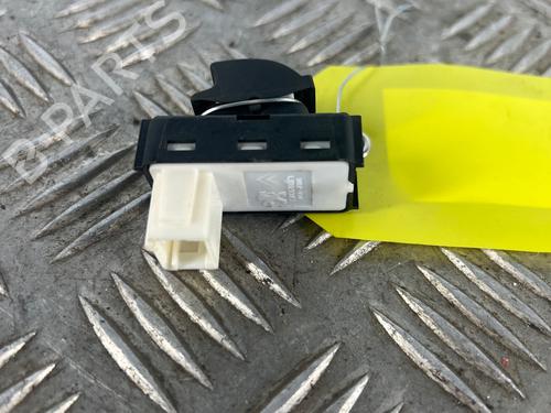 Used Right front window switch Right front window switch 38923841 38923841