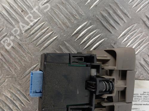 switch-renault-scenic-ii-jm01_-2003-2004-2005-2006-2007-2008-2009-2010-34302901 main image