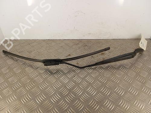 front-windshield-wiper-arm-renault-clio-iv-bh_-2012-2013-2014-2015-2016-2017-2018-2019-2020-2021-34303107 main image