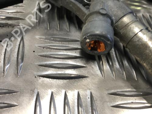 front-right-seatbelt-renault-megane-iv-hatchback-b9amn_-2015-34300367 main image