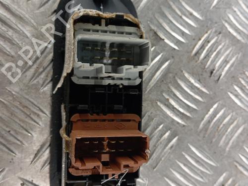 Used Left front window switch Left front window switch RENAULT SCÉNIC II (JM0/1_) [2003-2010] 34303896 34303896