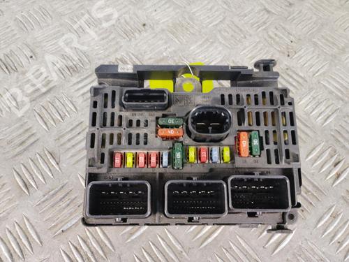 Used Fuse box Fuse box 37633124 37633124