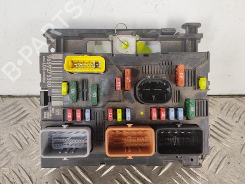 Used Fuse box Fuse box 36999994 36999994