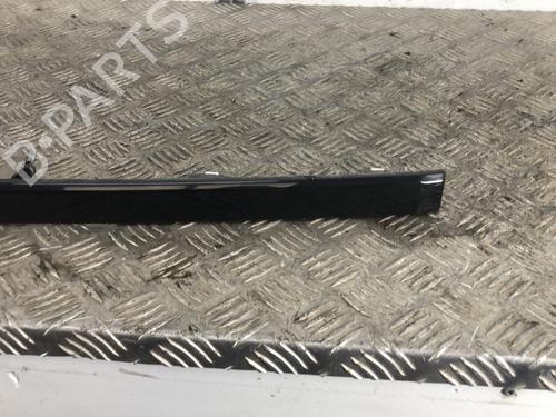 Pynteliste til bagklap Pynteliste til bagklap LAND ROVER RANGE ROVER EVOQUE (L538) 2.2 D 4x4 (190 hp) 34301763 34301763