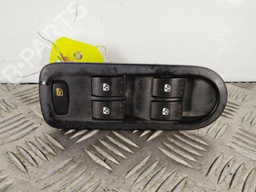 Comutador vidro frente esquerdo Comutador vidro frente esquerdo RENAULT MEGANE II Estate (KM0/1_) 1.5 dCi (KM16, KM1E) (106 hp) 39897692 39897692