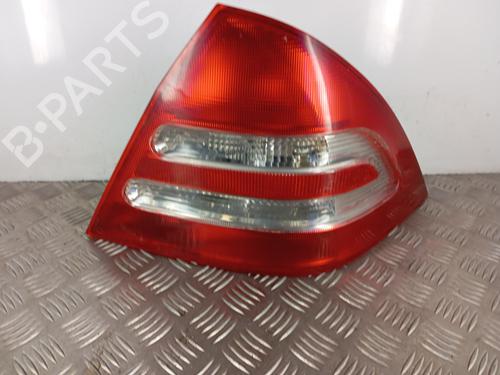 Used Right taillight Right taillight MERCEDES-BENZ C-CLASS (W203) C 180 (203.035) (129 hp) 34303143 34303143