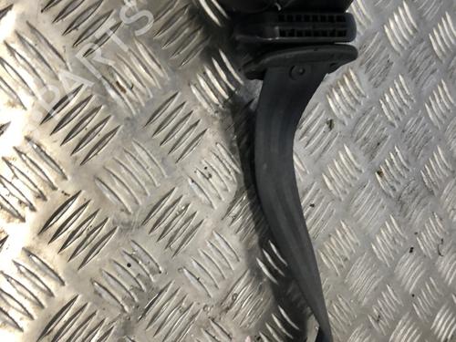 rear-right-seatbelt-dacia-lodgy-js_-2012-34300735 main image