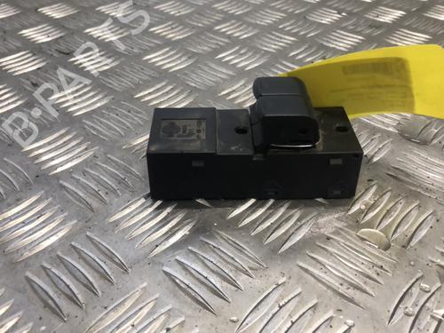 Used Left front window switch Left front window switch NISSAN MICRA III (K12) 1.2 16V (80 hp) 34300683 34300683