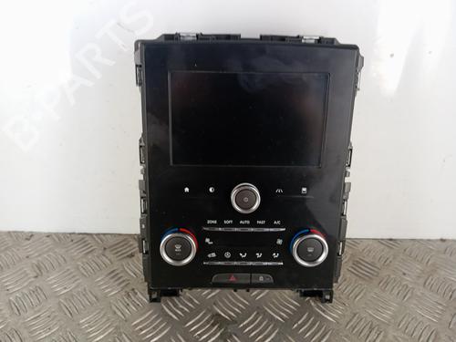 display-monitor-renault-megane-iv-hatchback-b9amn_-2015-34302153 main image