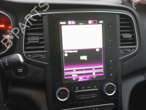 display-monitor-renault-megane-iv-hatchback-b9amn_-2015-34300057 main image
