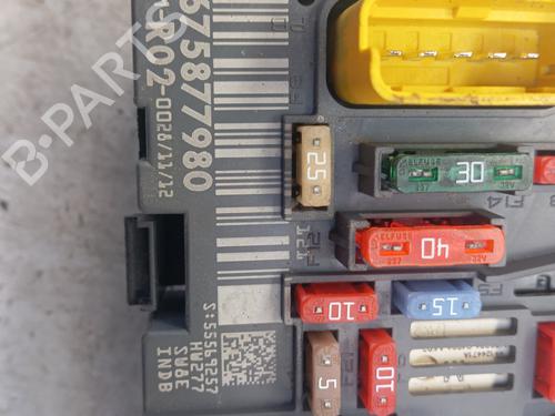 Used Fuse box Fuse box 39110353 39110353