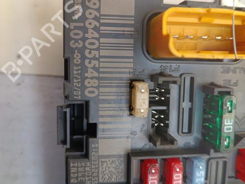 Used Fuse box Fuse box 37866266 37866266