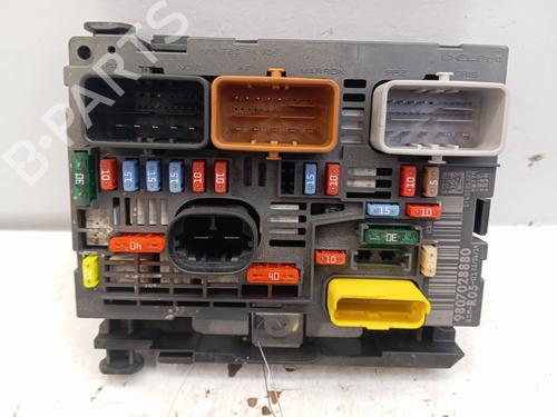 Used Fuse box Fuse box 38677909 38677909