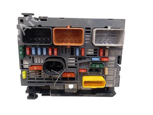 Used Fuse box Fuse box 36473052 36473052