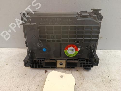 Used Fuse box Fuse box 38788484 38788484
