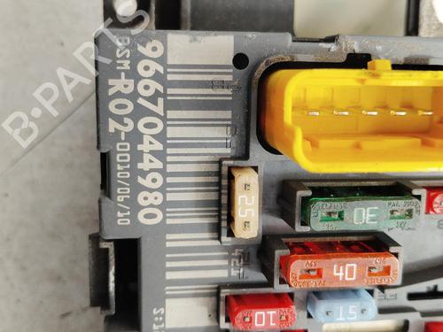 Used Fuse box Fuse box 38722352 38722352