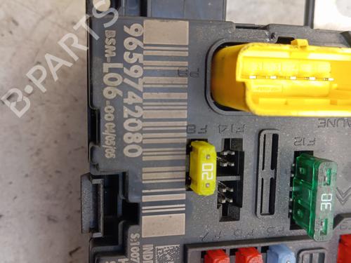fuse-box-peugeot-307-3ac-2000-2001-2002-2003-2004-2005-2006-2007-2008-2009-2010-2011-2012-37077737 main image