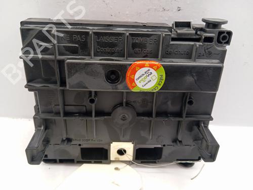 Used Fuse box Fuse box 37504387 37504387