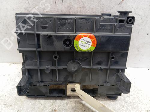 Used Fuse box Fuse box 37156731 37156731