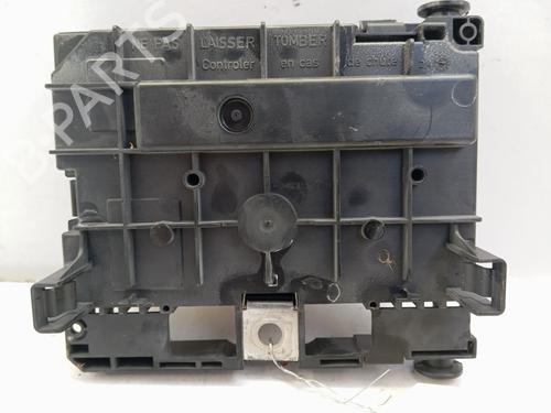 Used Fuse box Fuse box 37656207 37656207
