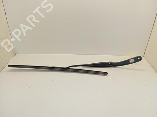 front-windshield-wiper-arm-renault-arkana-i-lcm_-ldn_-2019-34327069 main image