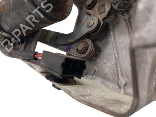 Used Front wiper motor Front wiper motor RENAULT TWINGO I (C06_) 1.2 (C063, C064) (55 hp) 34327627 34327627