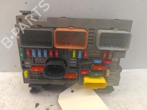 Used Fuse box Fuse box 38788428 38788428