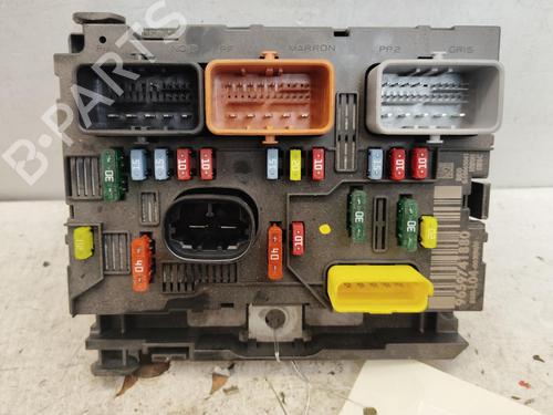 Used Fuse box Fuse box 39488361 39488361