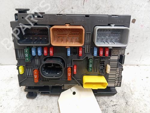 Used Fuse box Fuse box 36572688 36572688