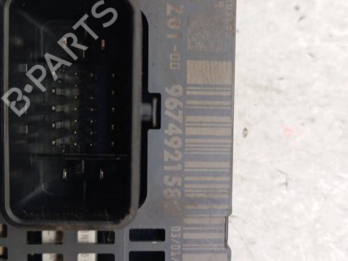 Used Fuse box Fuse box 37504182 37504182