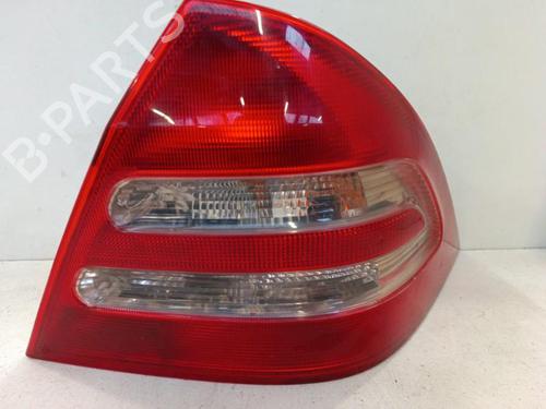 Used Right taillight Right taillight MERCEDES-BENZ C-CLASS (W203) C 200 CDI (203.004) (116 hp) 34321330 34321330