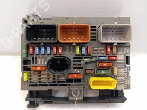 Used Fuse box Fuse box 37586750 37586750