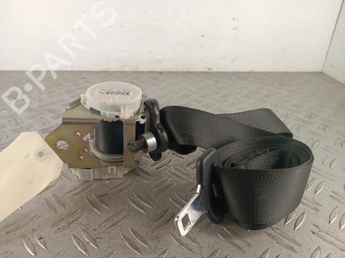 rear-right-seatbelt-fiat-500l-351_-352_-2012-34311454 main image
