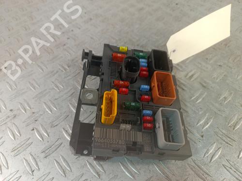 Used Fuse box Fuse box 37632587 37632587