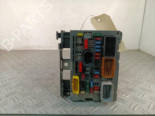 Used Fuse box Fuse box 39164613 39164613