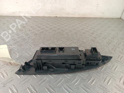 left-front-window-switch-nissan-pulsar-hatchback-c13-2014-34632417 main image