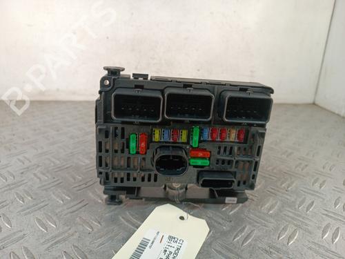 Used Fuse box Fuse box 38954082 38954082