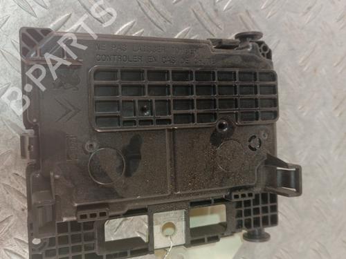 Used Fuse box Fuse box 37673503 37673503