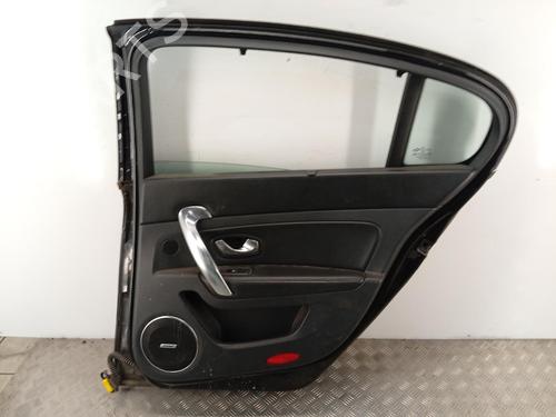 Dør højre bagtil Dør højre bagtil RENAULT LATITUDE (L70_) 2.0 dCi 150 (L70H) (150 hp) 39662113 39662113