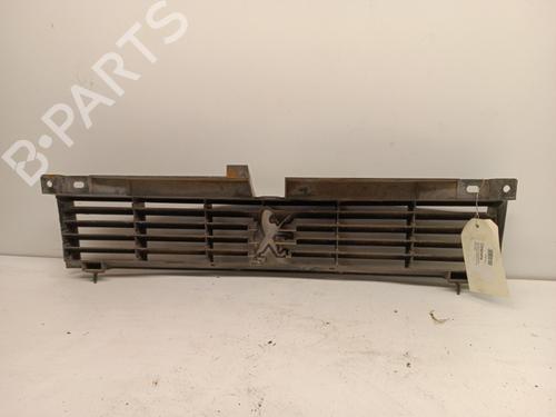Used Grille Grille PEUGEOT 305 II Break (581E) 1.5 (73 hp) 34308101 34308101