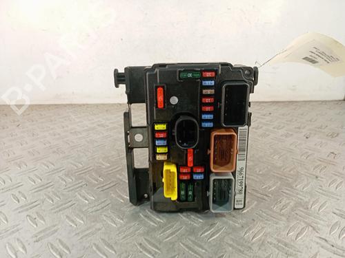 Used Fuse box Fuse box 39526960 39526960
