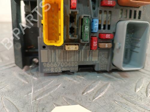 Used Fuse box Fuse box 36955250 36955250
