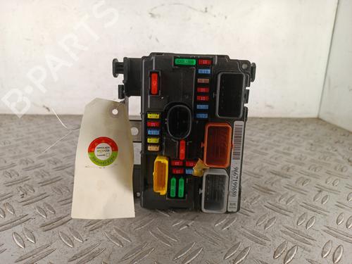 Used Fuse box Fuse box 37738511 37738511